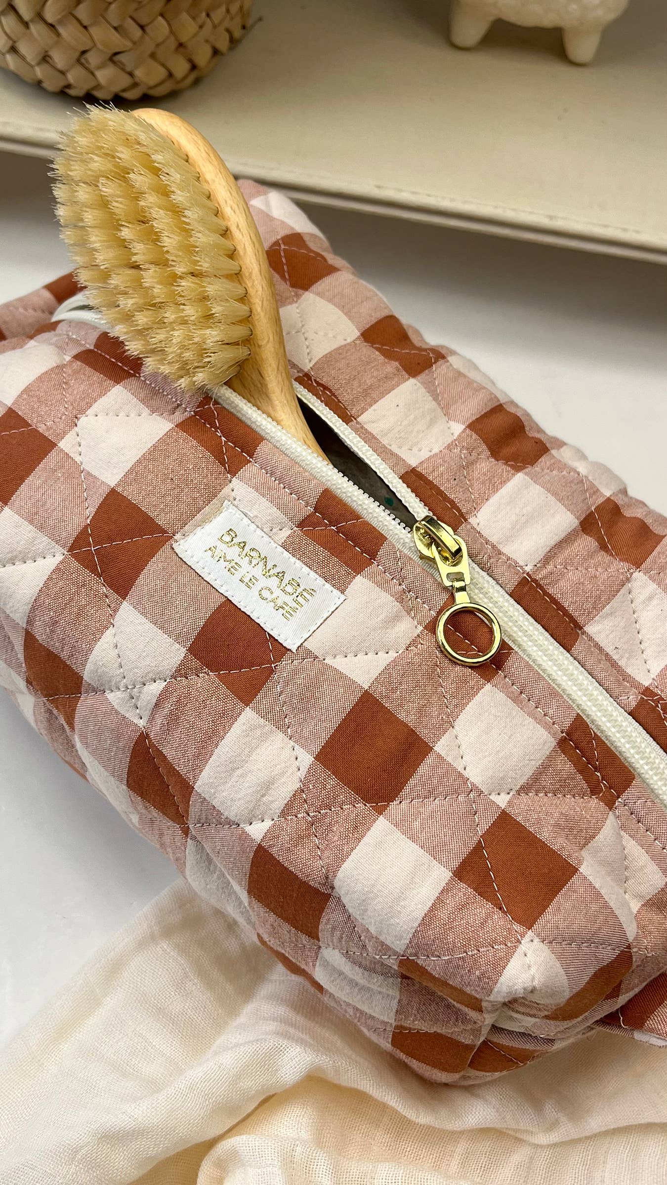 Padded rectangular toiletry bag: Lison