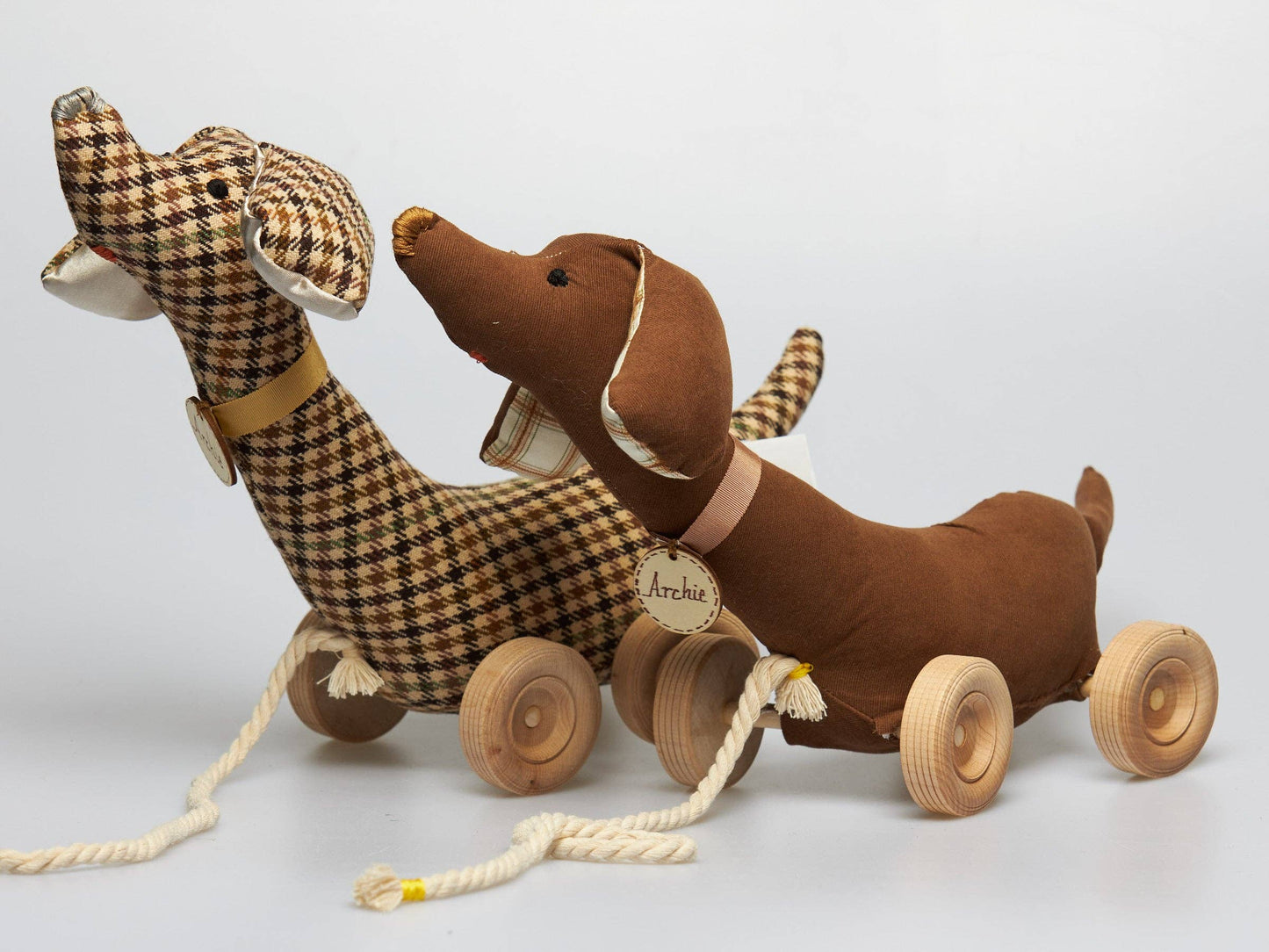 "Archie" Pull-toy: Brown/herringbone