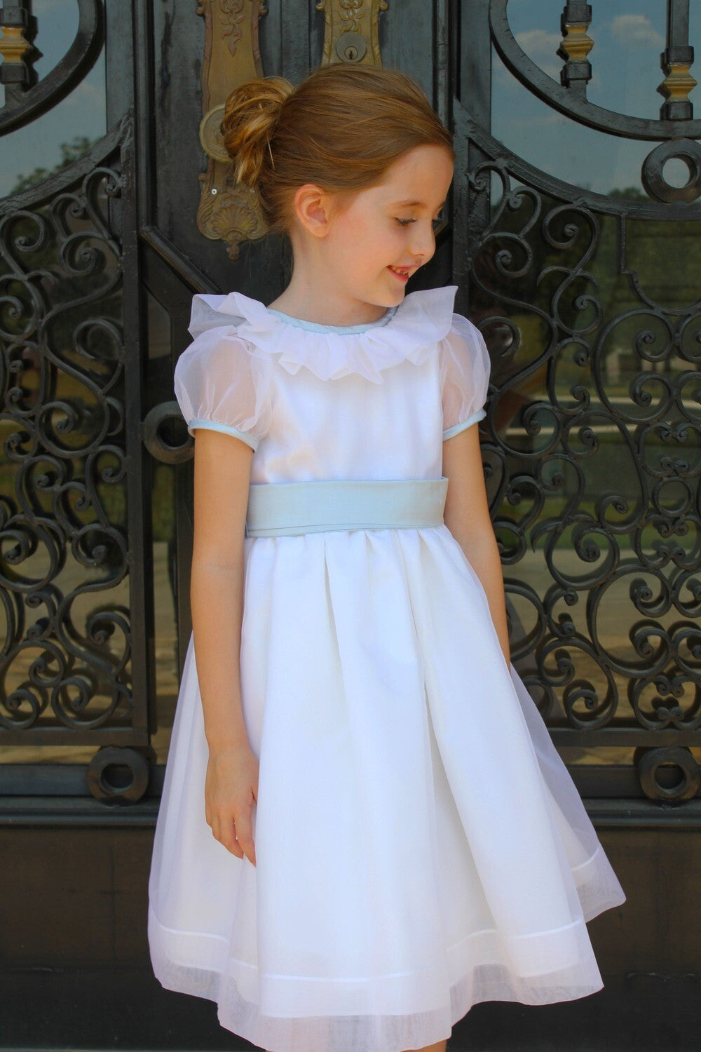 Susanne Lively Organza dress with ruffle collar. White/pink sash
