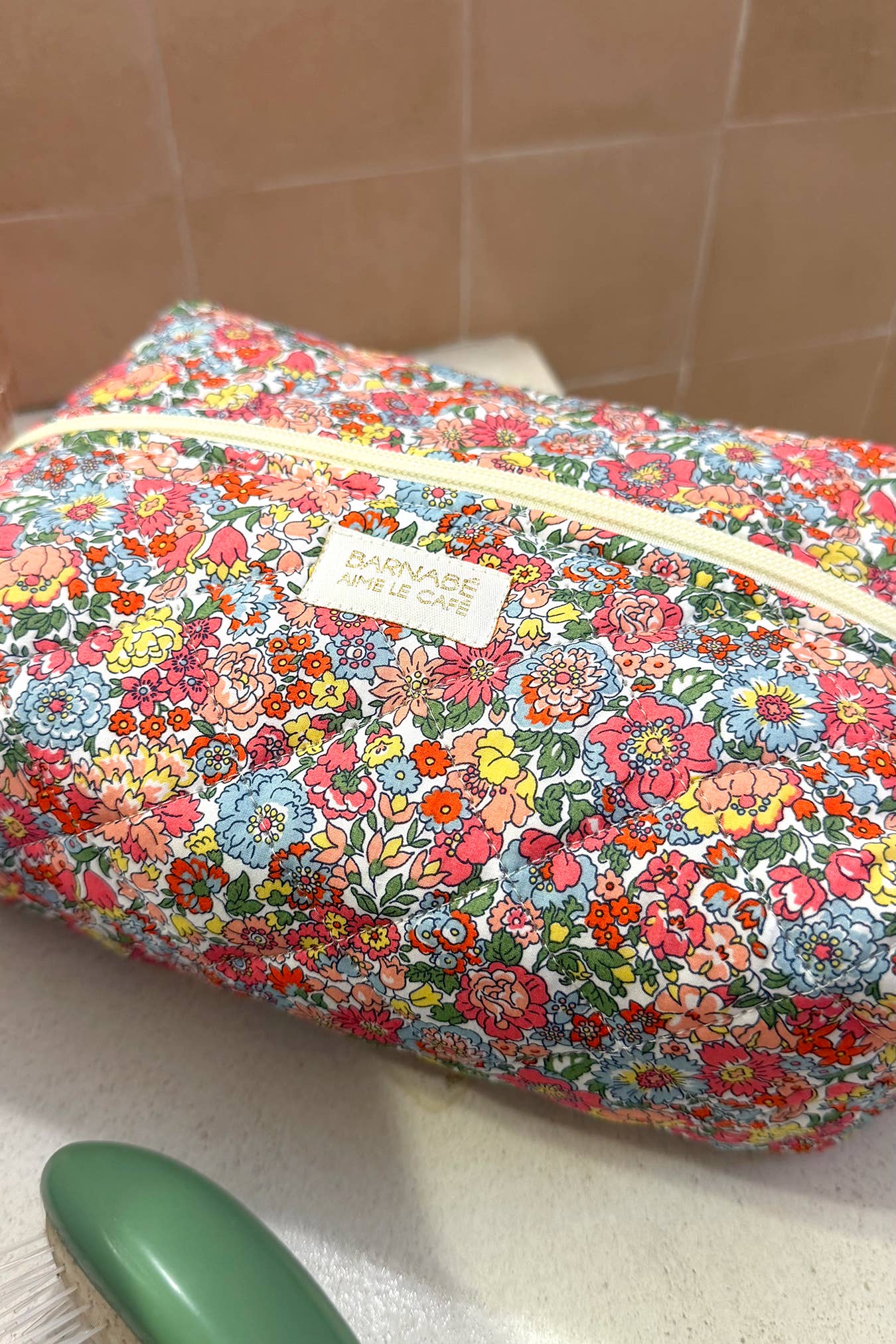 Padded rectangular toiletry bag: Lison