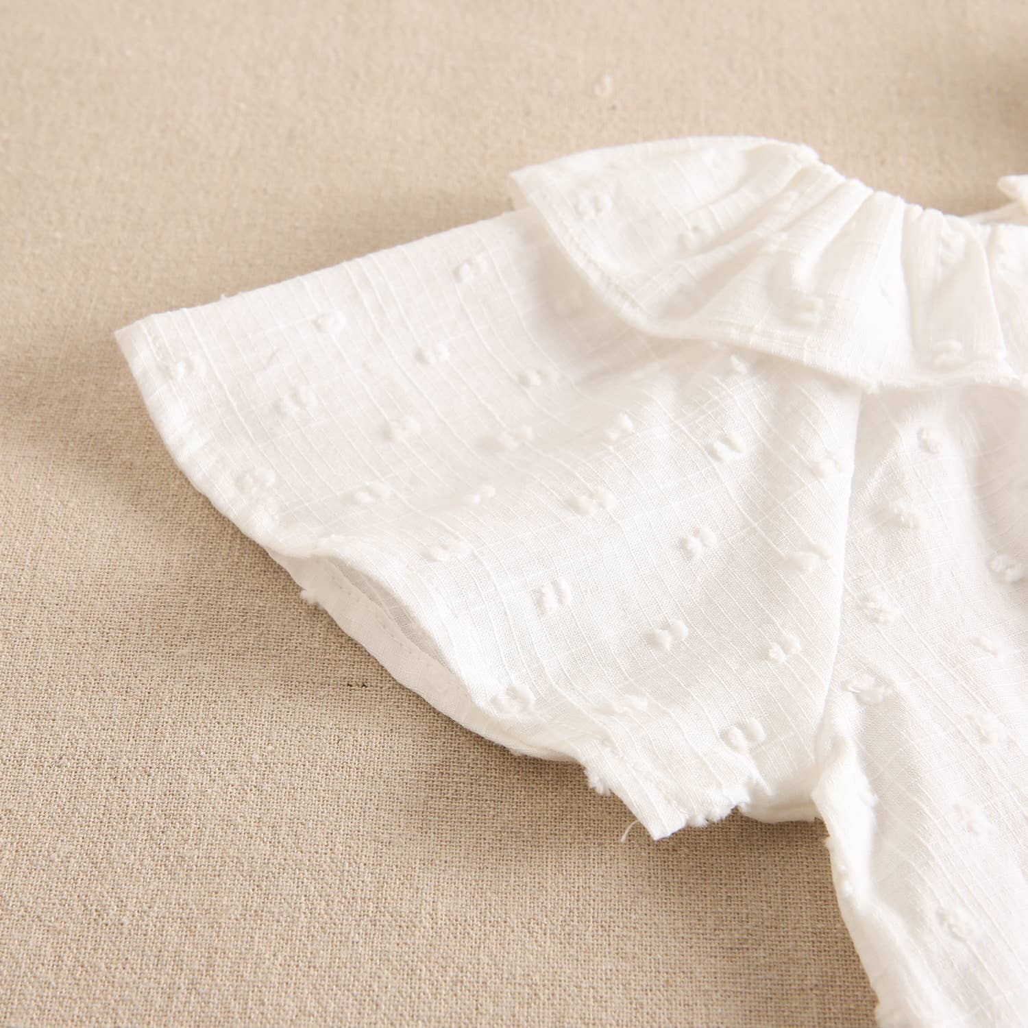 White plumeti girl's blouse: 5 years