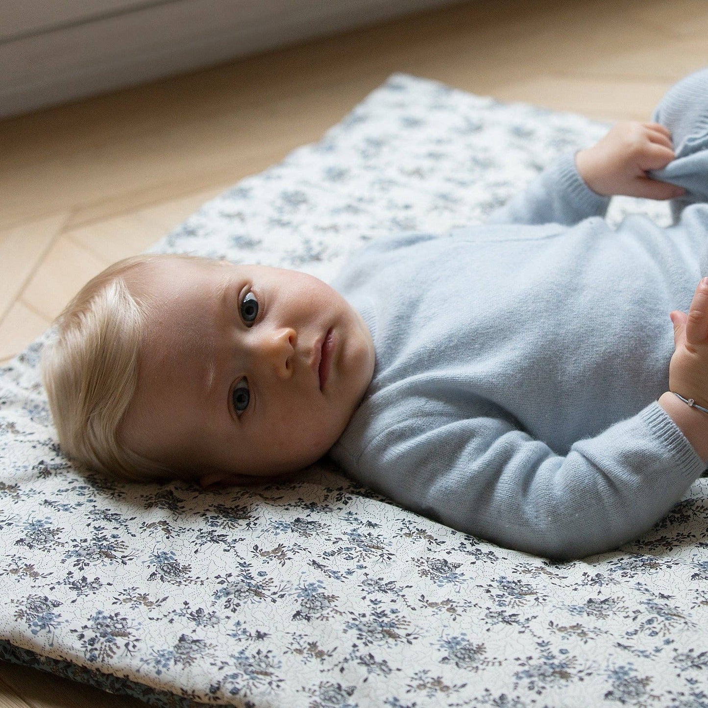 Playmat: Dark Blue and Grey Flowers