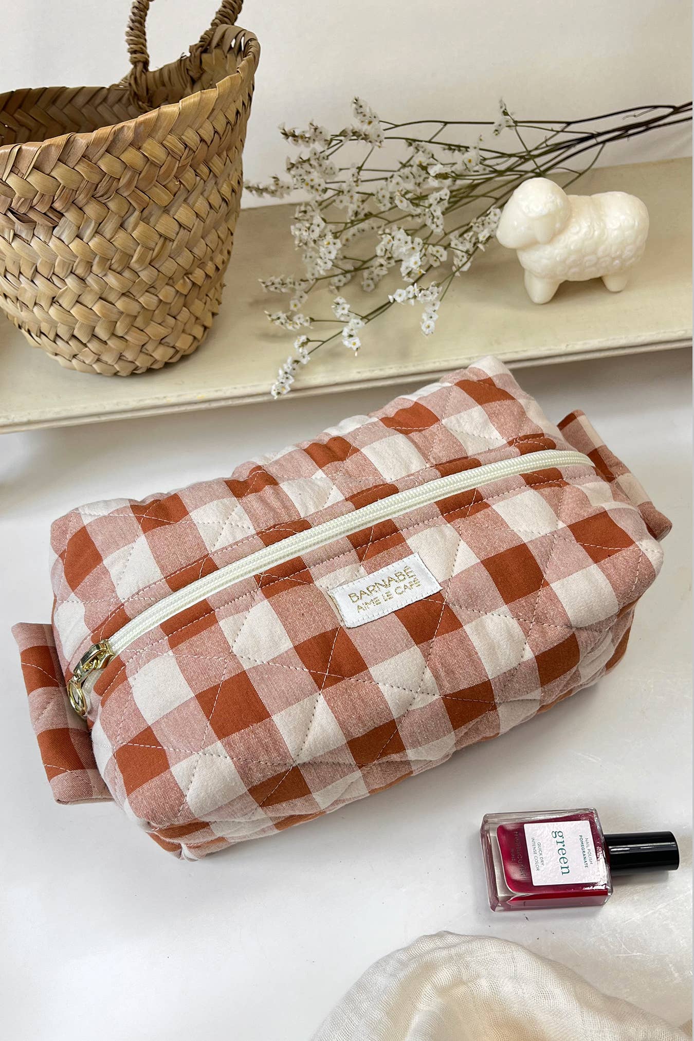 Padded rectangular toiletry bag: Lison