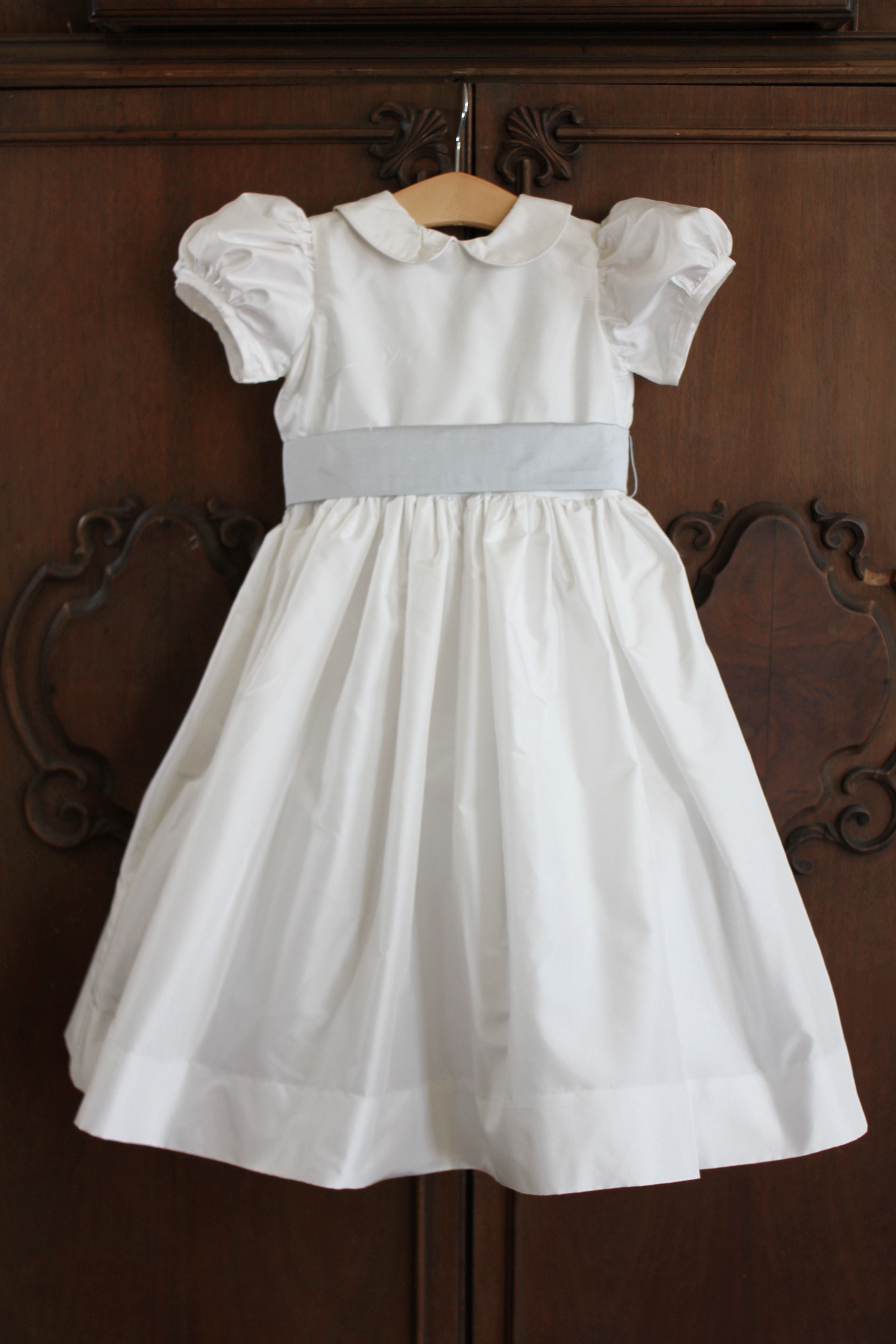 Susanne Lively Faux dress w/ Peter Pan collar & puff sleeve.White/Blue