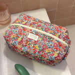 Padded rectangular toiletry bag: Lison