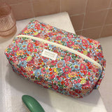 Padded rectangular toiletry bag: Lison