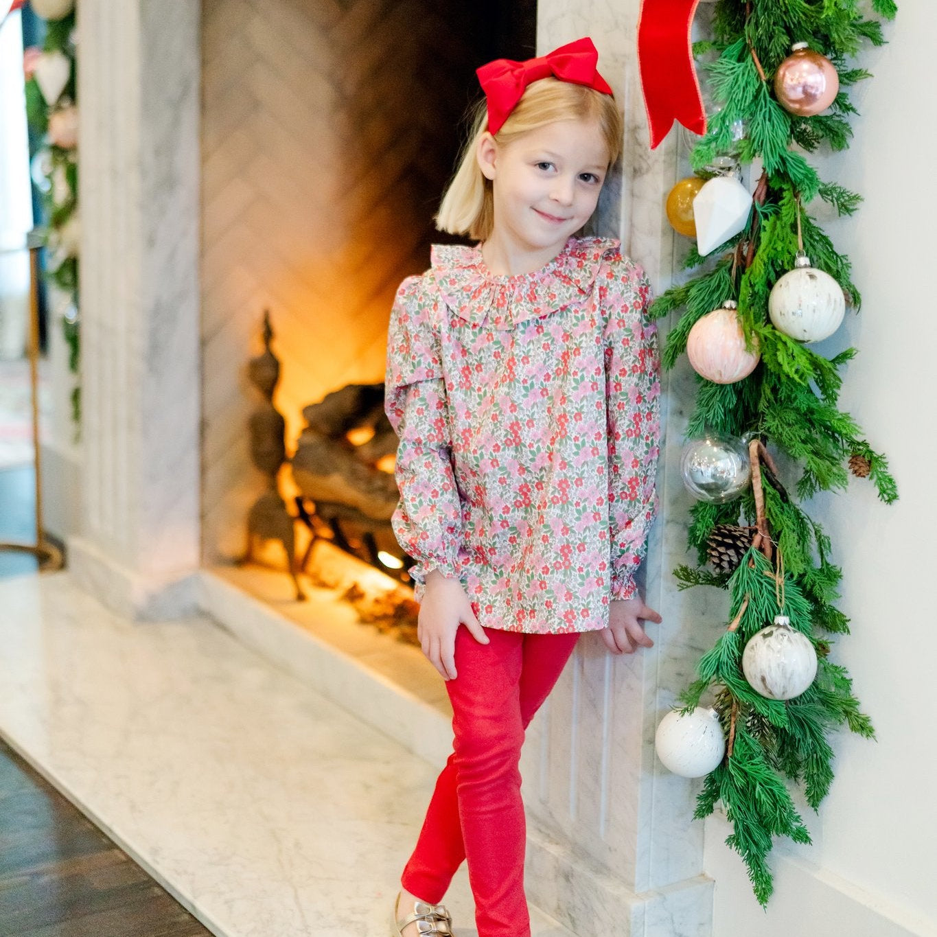 Girl wearing the Emma legging set in Floral Noel