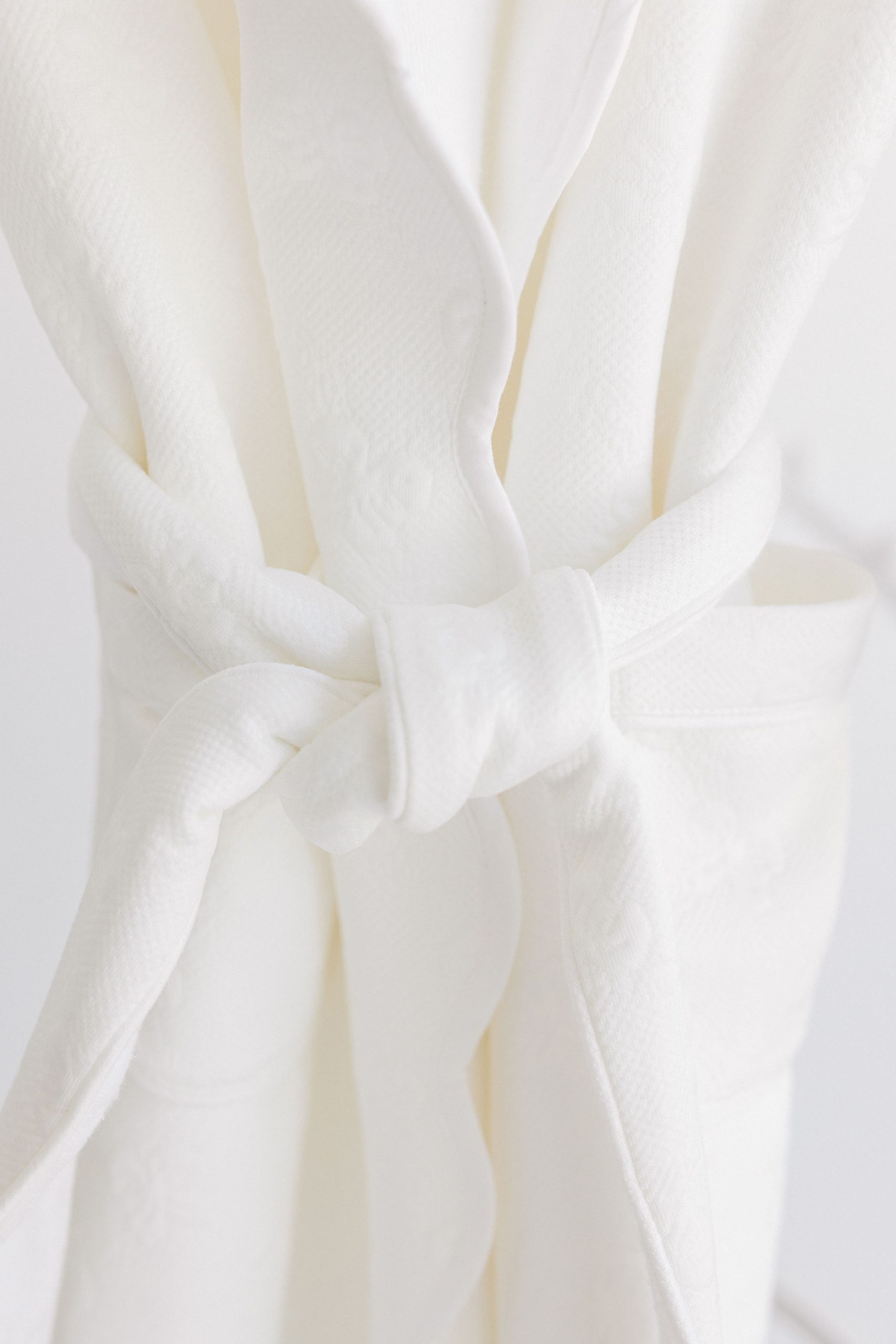 Bathrobe - White Jacquard Bows