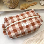 Padded rectangular toiletry bag: Lison