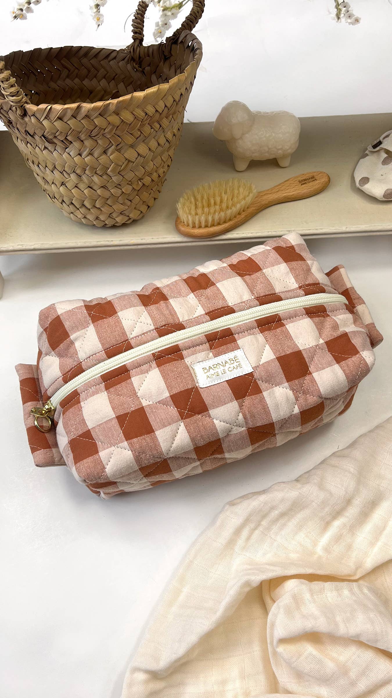 Padded rectangular toiletry bag: Lison