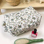 Padded rectangular toiletry bag: Lison