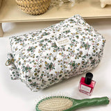 Padded rectangular toiletry bag: Lison