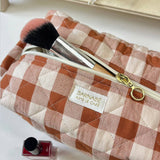 Padded rectangular toiletry bag: Lison